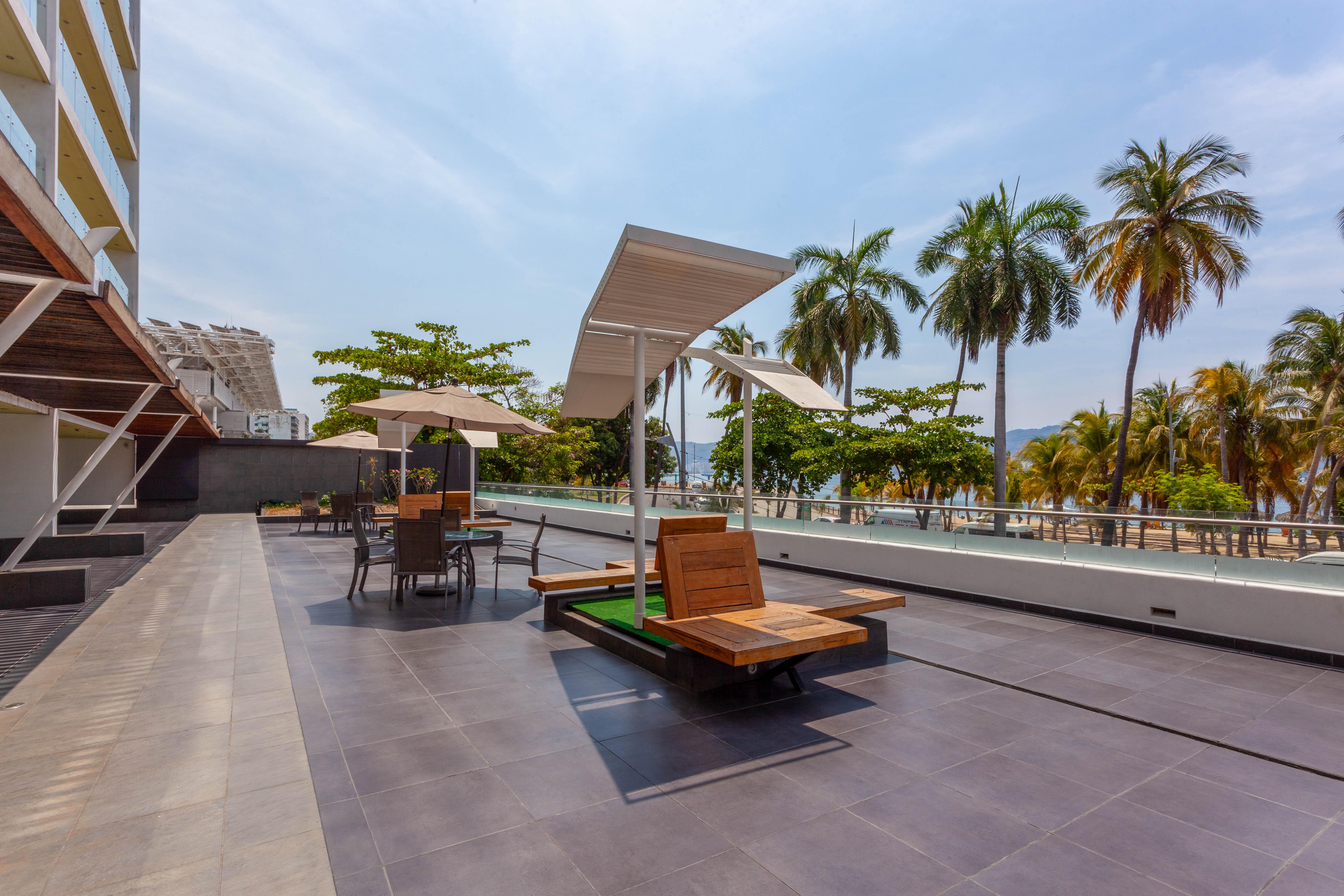 Ramada by Wyndham Acapulco Hotel&Suites Exterior foto